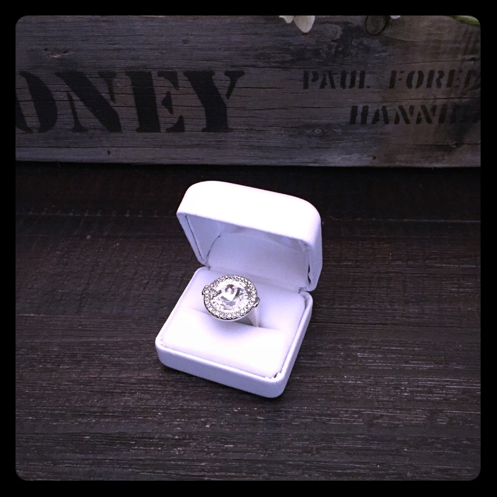 💍Lia Sophia Silver Statement Ring💍